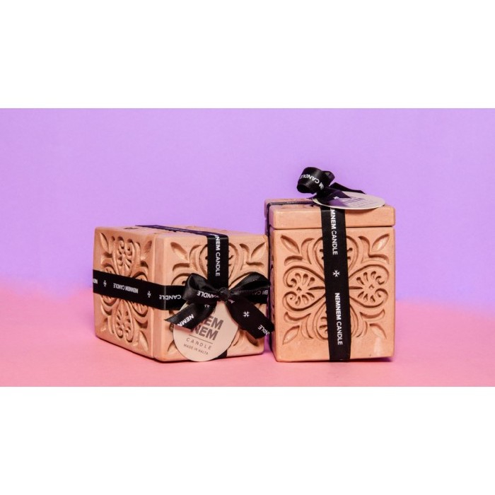 nemnem-candle-small-cube-jar-maltese-heart-tile-greybeigerose